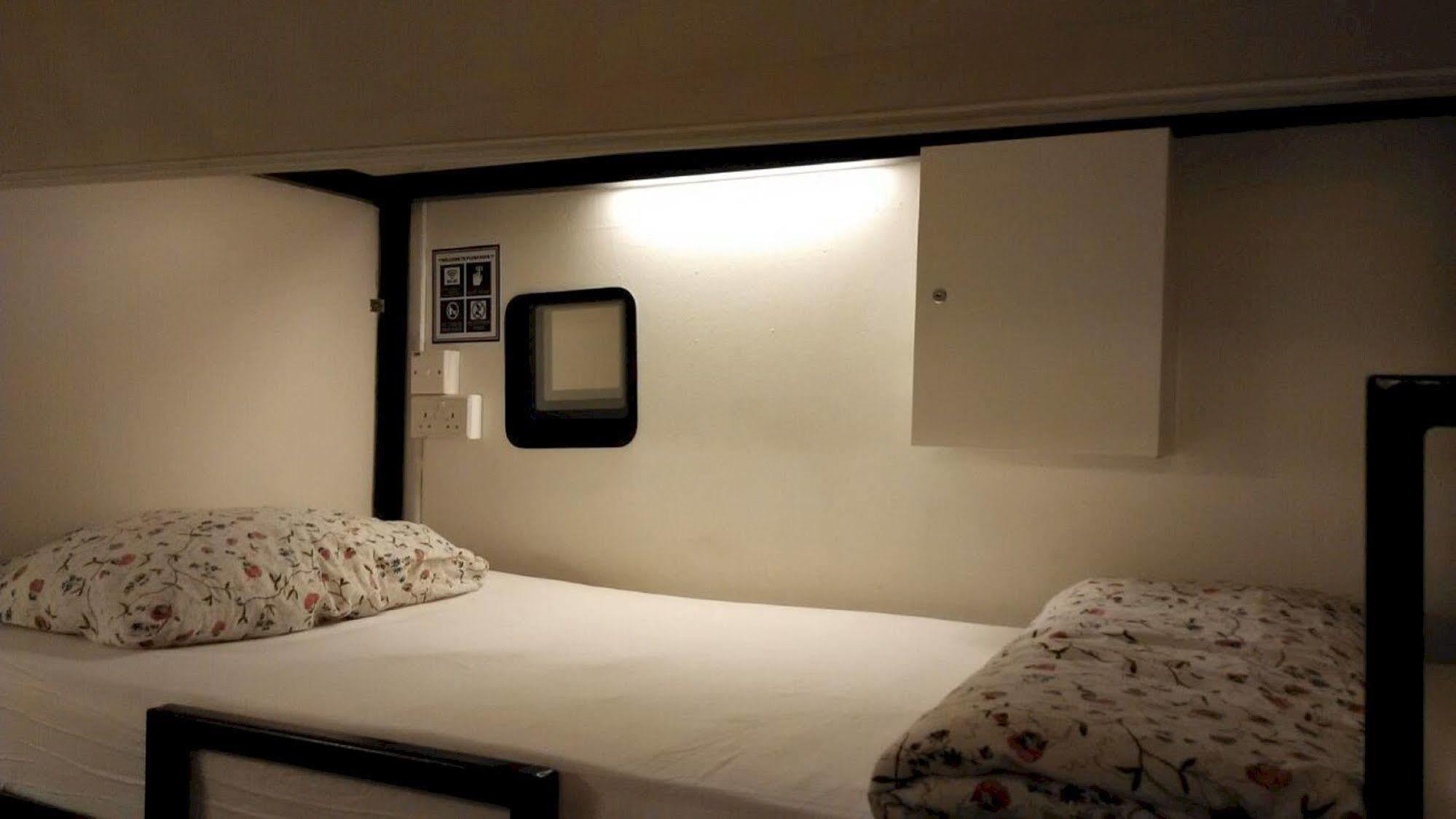 Plush Pods Hostel Singapura Luaran gambar